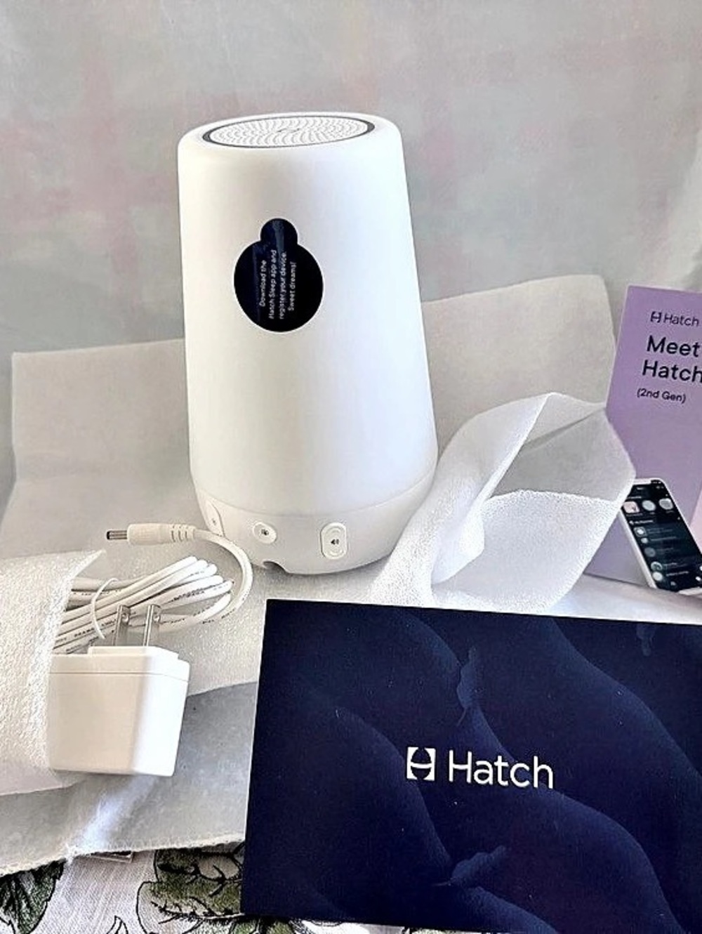 Hatch Rest (2nd Gen) ) White open box